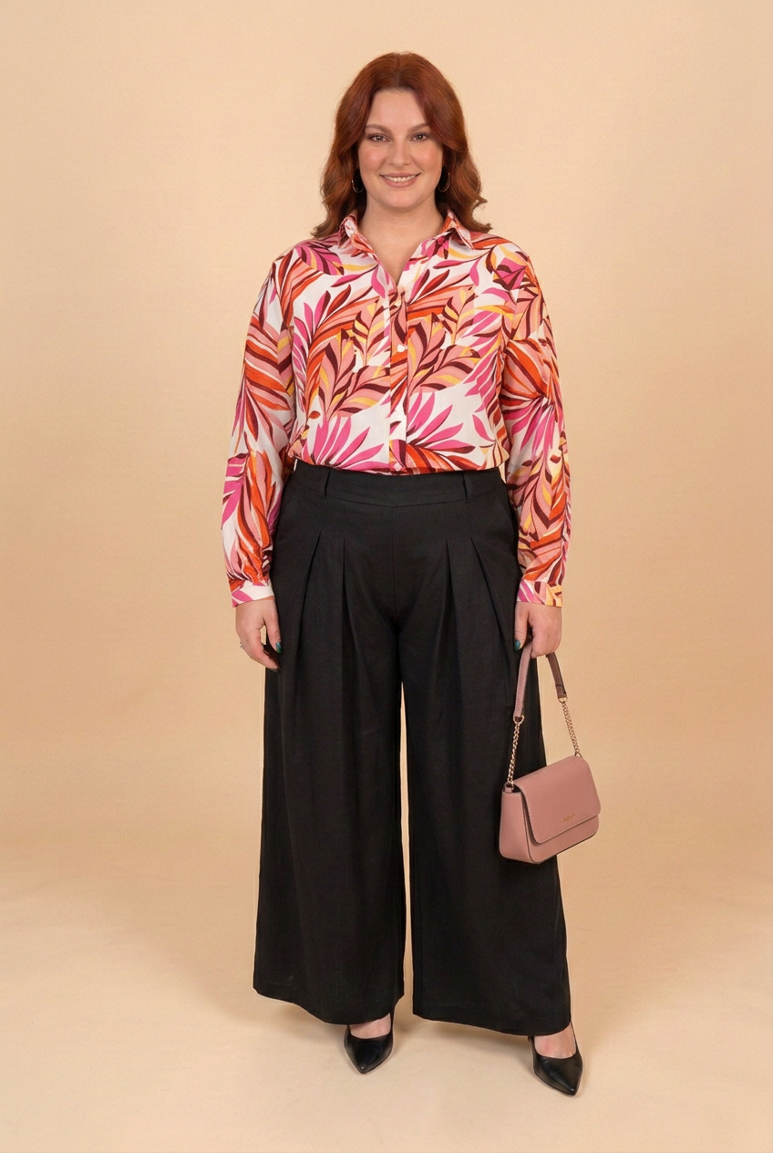 ALMA rose avec pantalon noir et petit sac rose – mode grande taille femme