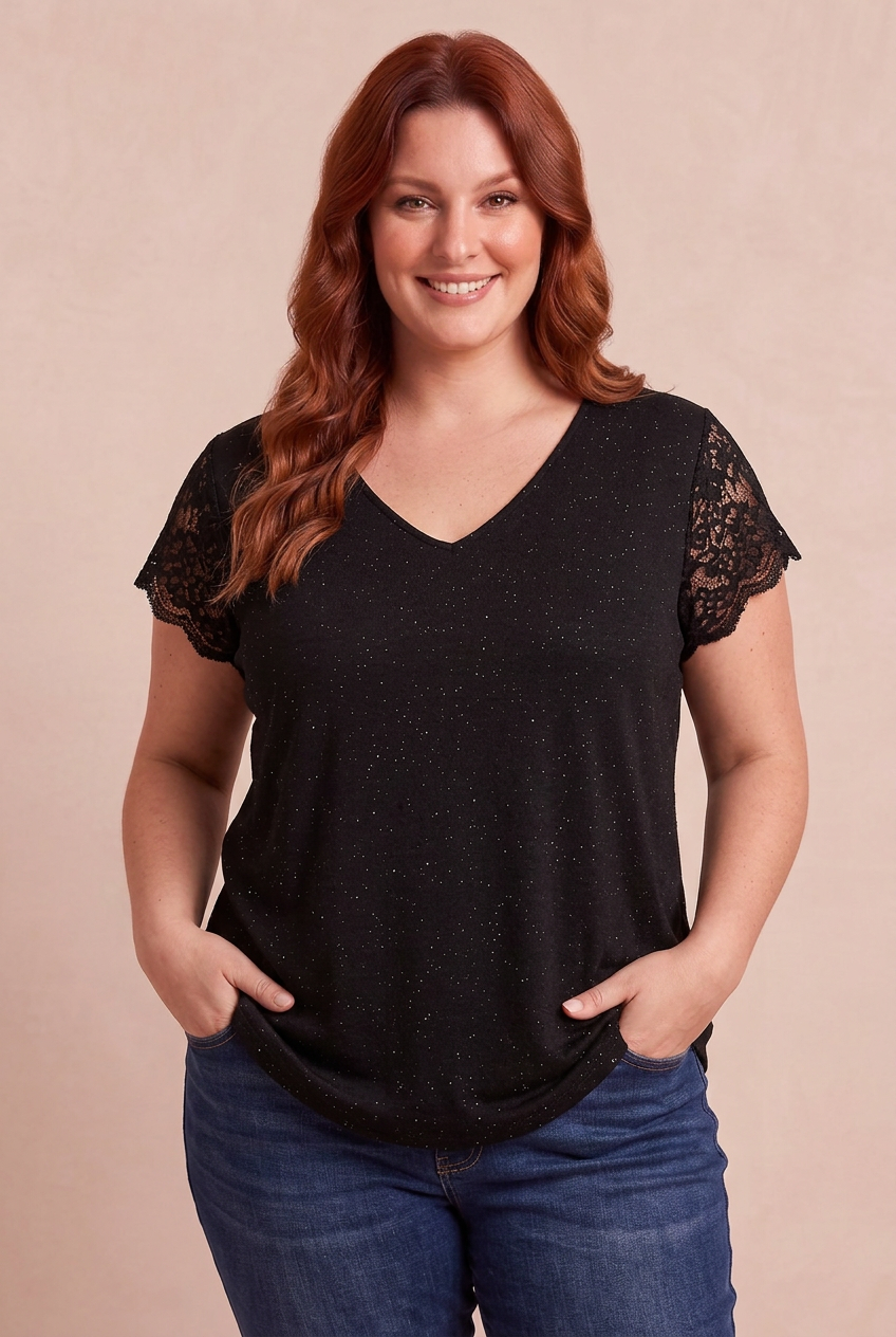 Top CLÉMATITE noir porté par notre mannequin – mode grande taille femme