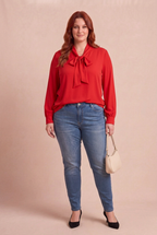 ELINA rouge avec DENIMA – mode grande taille femme