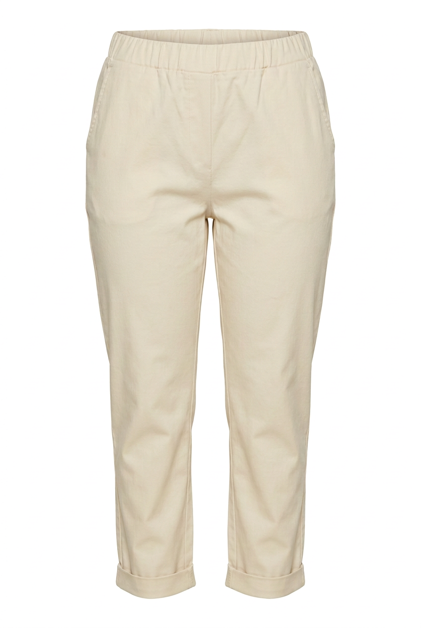 Pantalon ERIS beige porté de face – mode grande taille femme