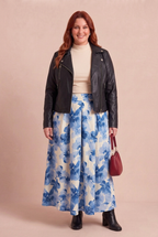 LISE bleue avec ESSENTIAL et REBEL noir – mode grande taille femme
