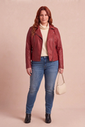 Perfecto REBEL bordeaux avec NOEMIE et DENIMA – mode grande taille femme