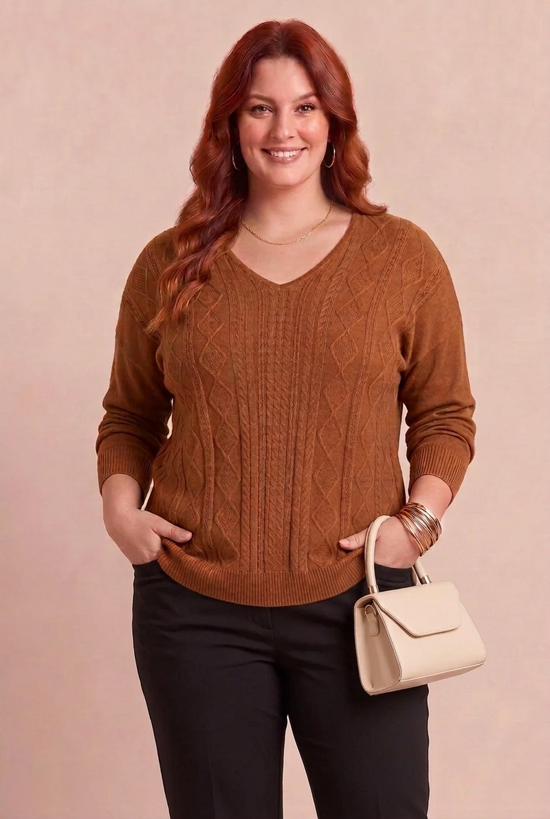 Pull Muguet marron avec pantalon noir – mode grande taille femme