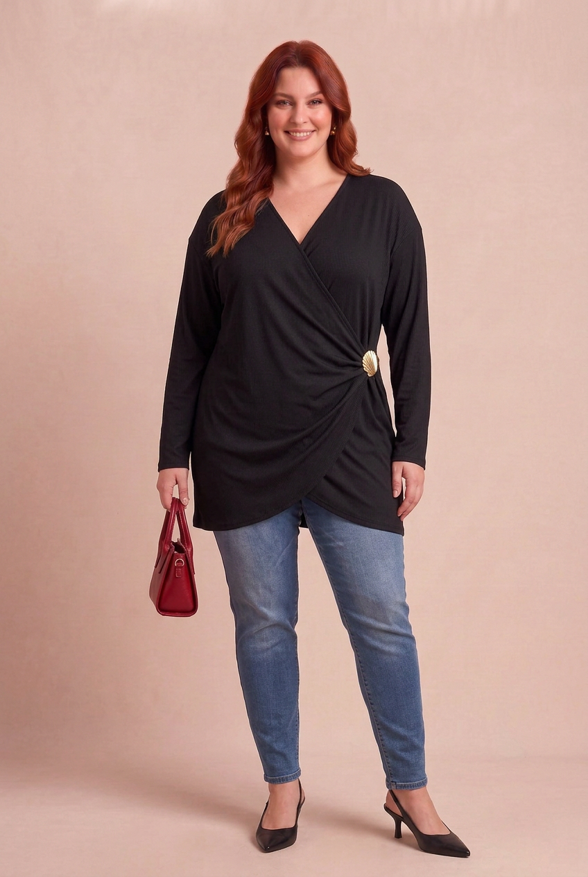 Tunique AMBRE noire avec DENIMA et sac rouge – mode grande taille femme