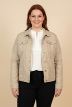 Veste MAYA beige avec blouse SANA – mode grande taille femme